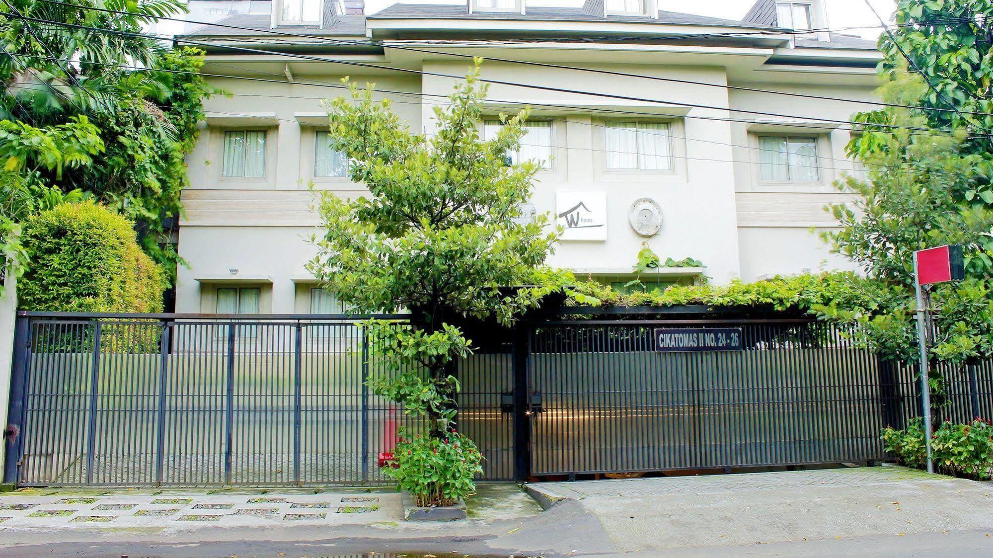 W Home Cikatomas Jakarta Exteriör bild