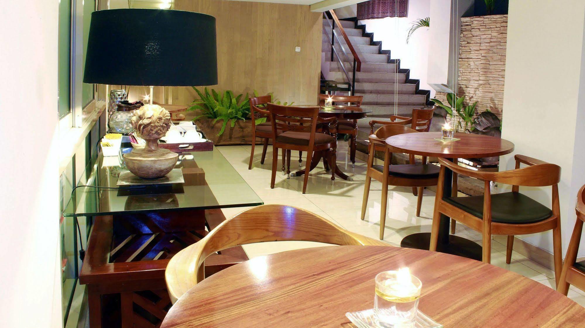 W Home Cikatomas Jakarta Exteriör bild