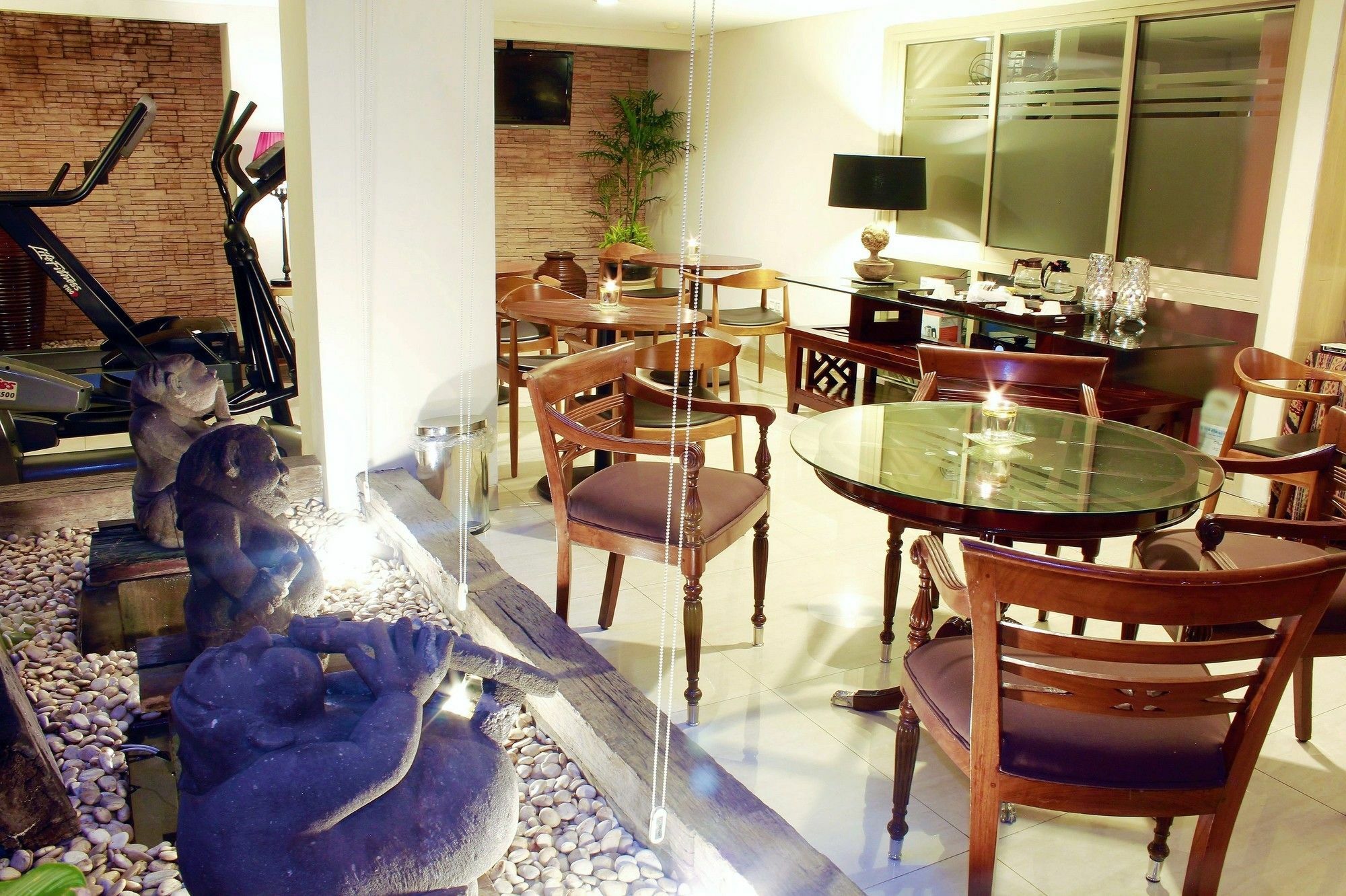 W Home Cikatomas Jakarta Exteriör bild