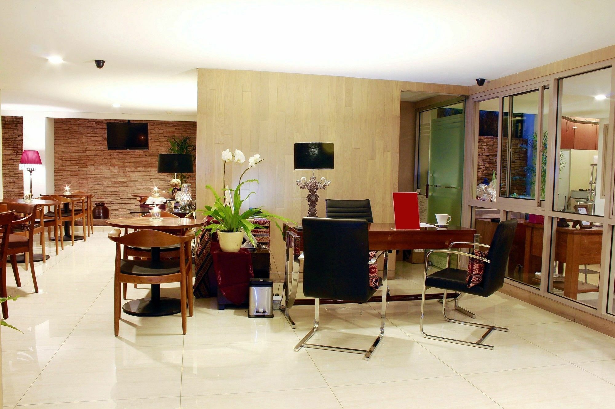 W Home Cikatomas Jakarta Exteriör bild