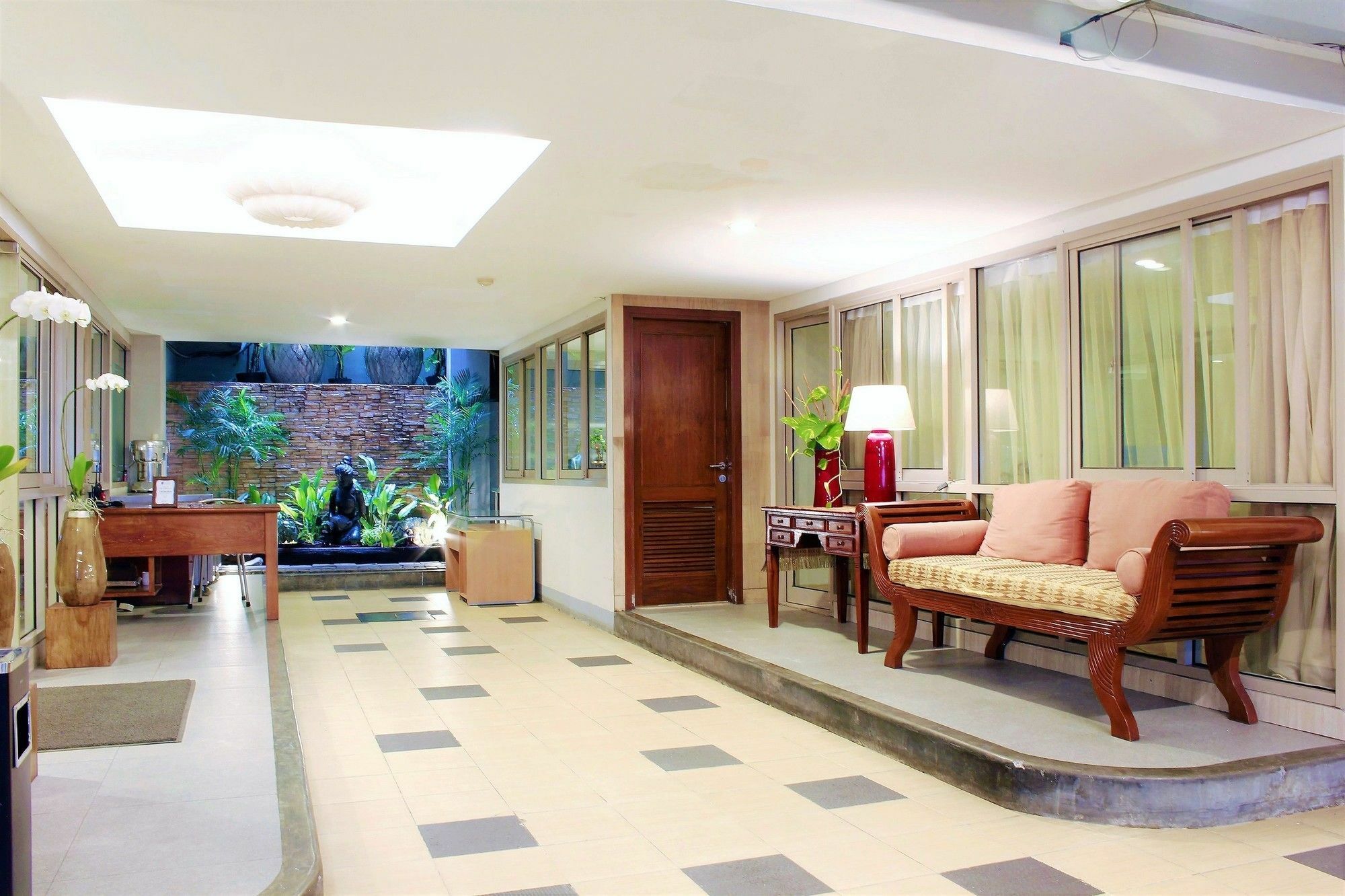 W Home Cikatomas Jakarta Exteriör bild