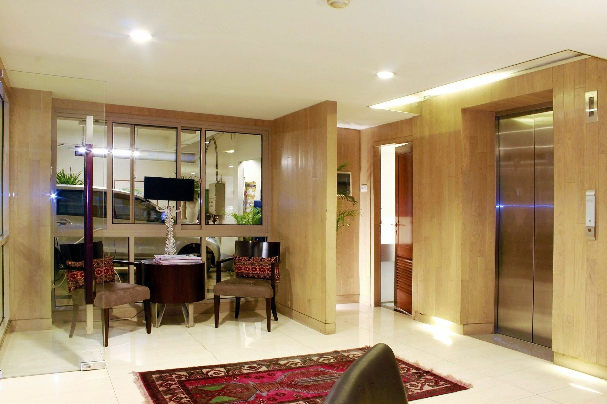 W Home Cikatomas Jakarta Exteriör bild